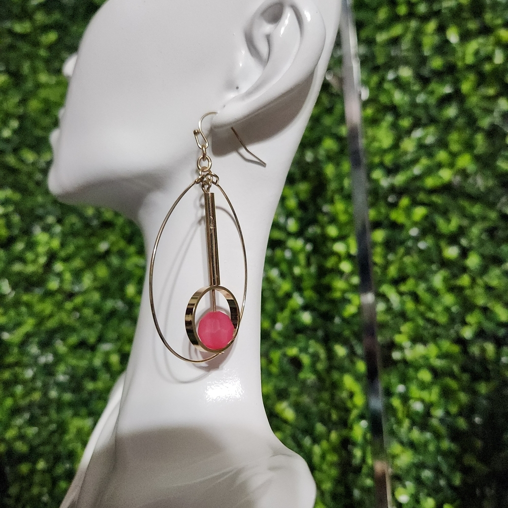 Beautiful New York & Company gold-tone drop earrings